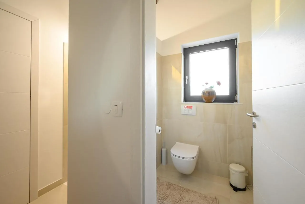 Villa Linnelle Seaview- Rovinj, Heated Pool Burići
