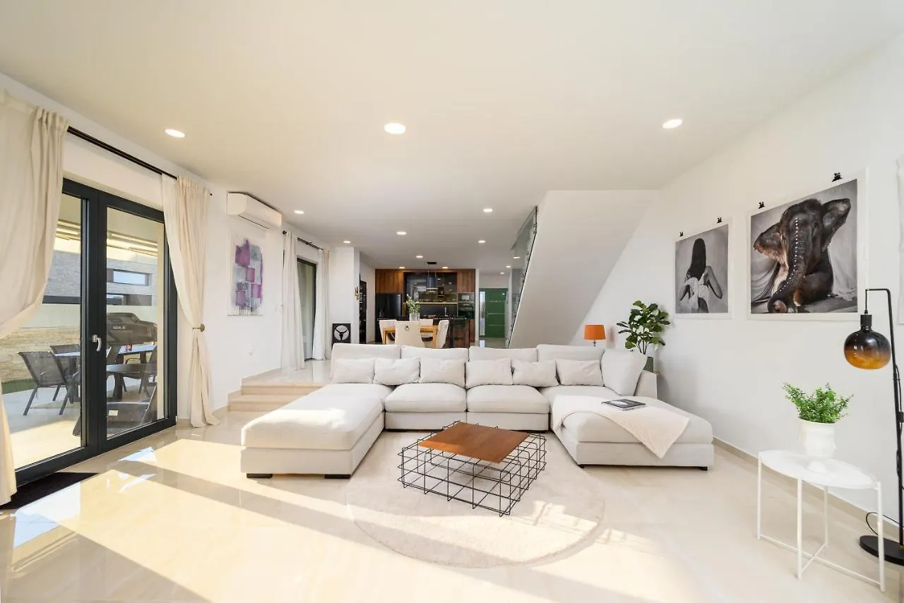 Villa Linnelle Seaview- Rovinj, Heated Pool Burići