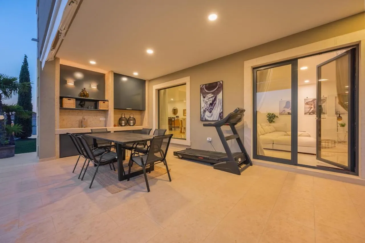 Villa Linnelle Seaview- Rovinj, Heated Pool Burići